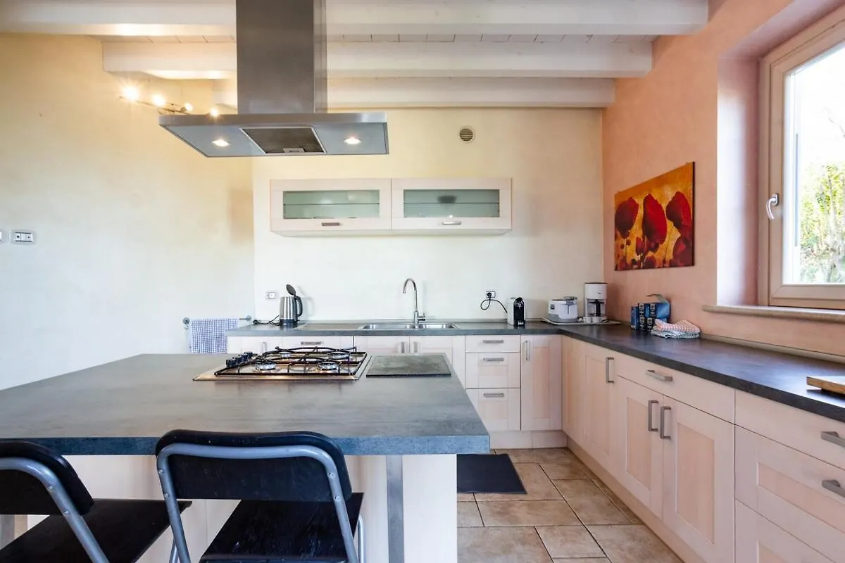 Luxury Villa On Garda Lake ソイアーノ・デル・ラーゴ 0*,  イタリア