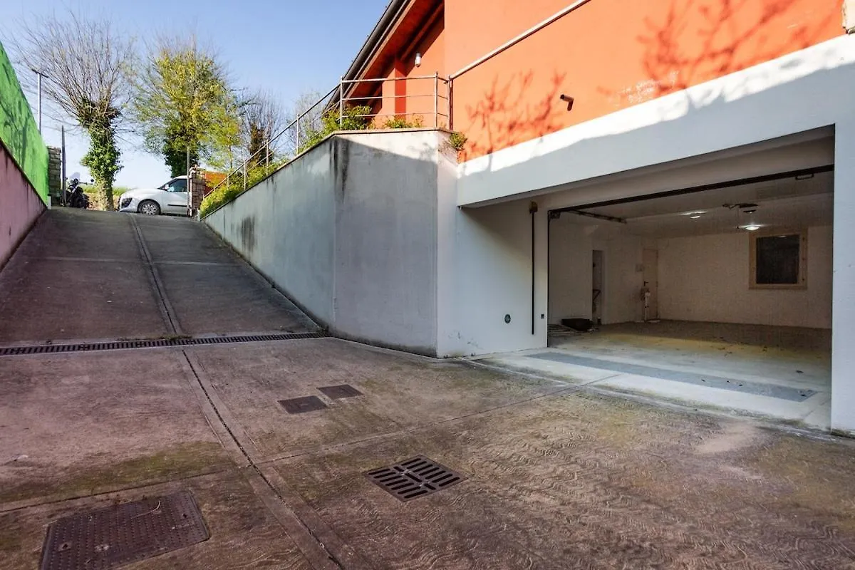Luxury Villa On Garda Lake Soiano Del Lago 0*,  Ιταλία